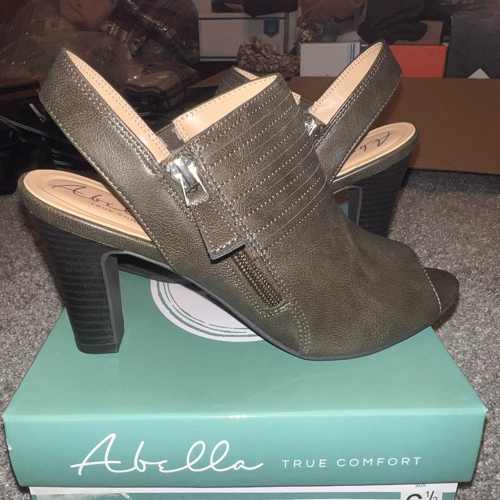 Brand new abella true comfort shoes